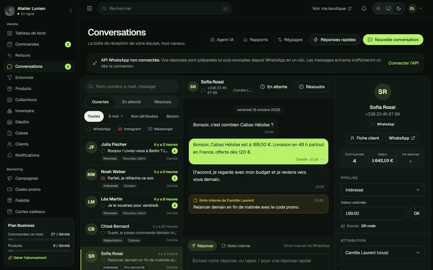 Boîte de réception partagée de Boutora : liste des conversations WhatsApp et fil de discussion.
